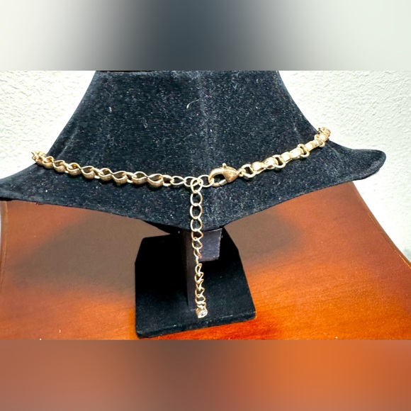 Necklace Metal Cut Out Shell Teardrop Collar Necklace - Picture 9 of 13